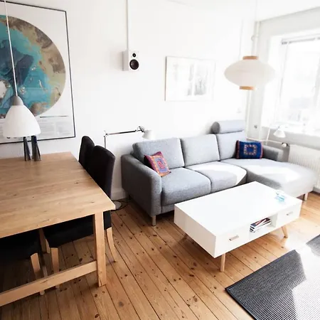 Cosy & Bright - Perfect For 2! Apartment